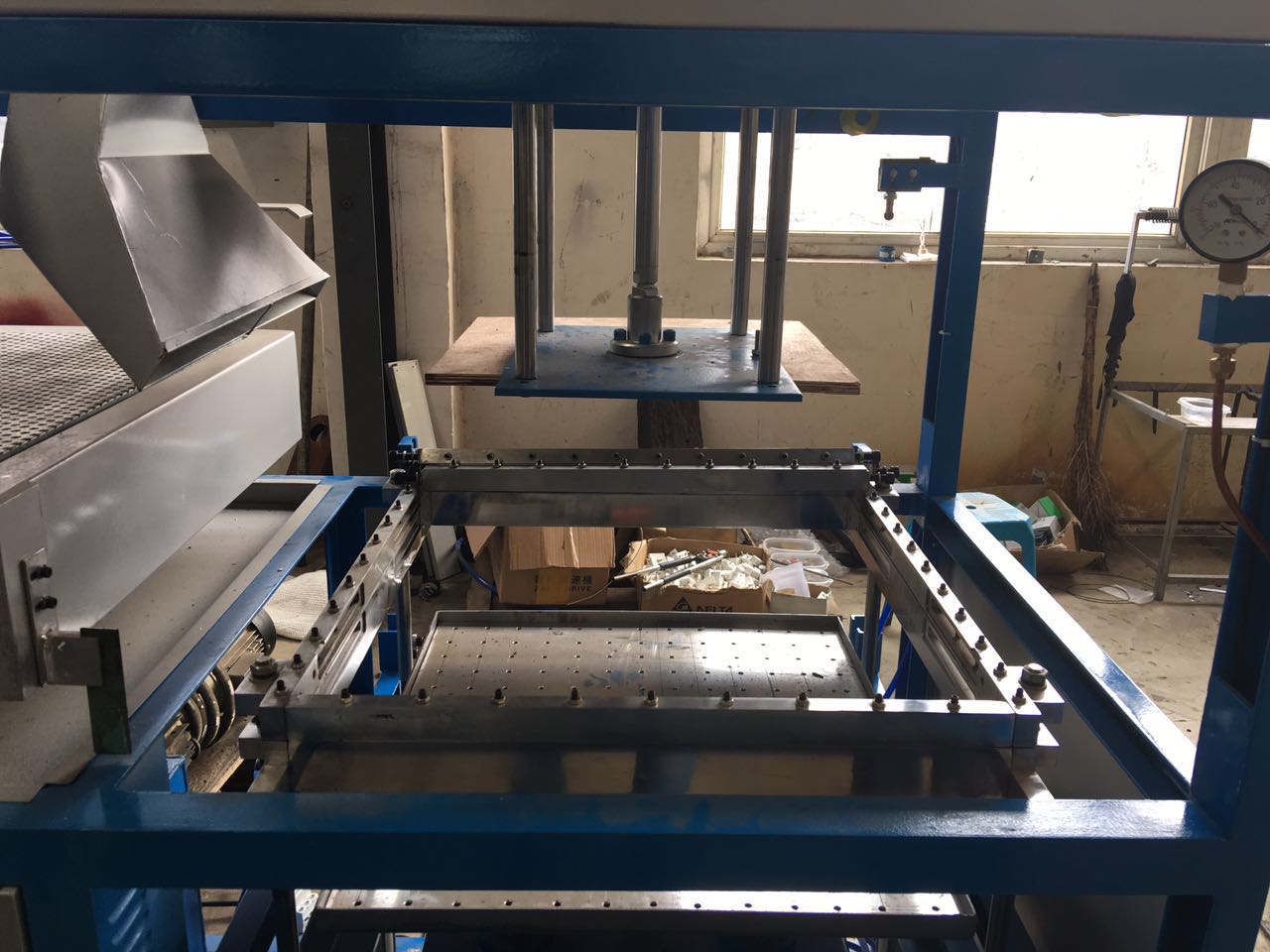 自動單工位吸塑送樣機